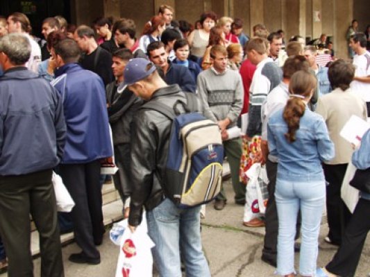 O companie americană scoate la concurs 250 de posturi pentru români vorbitori de limbi străine